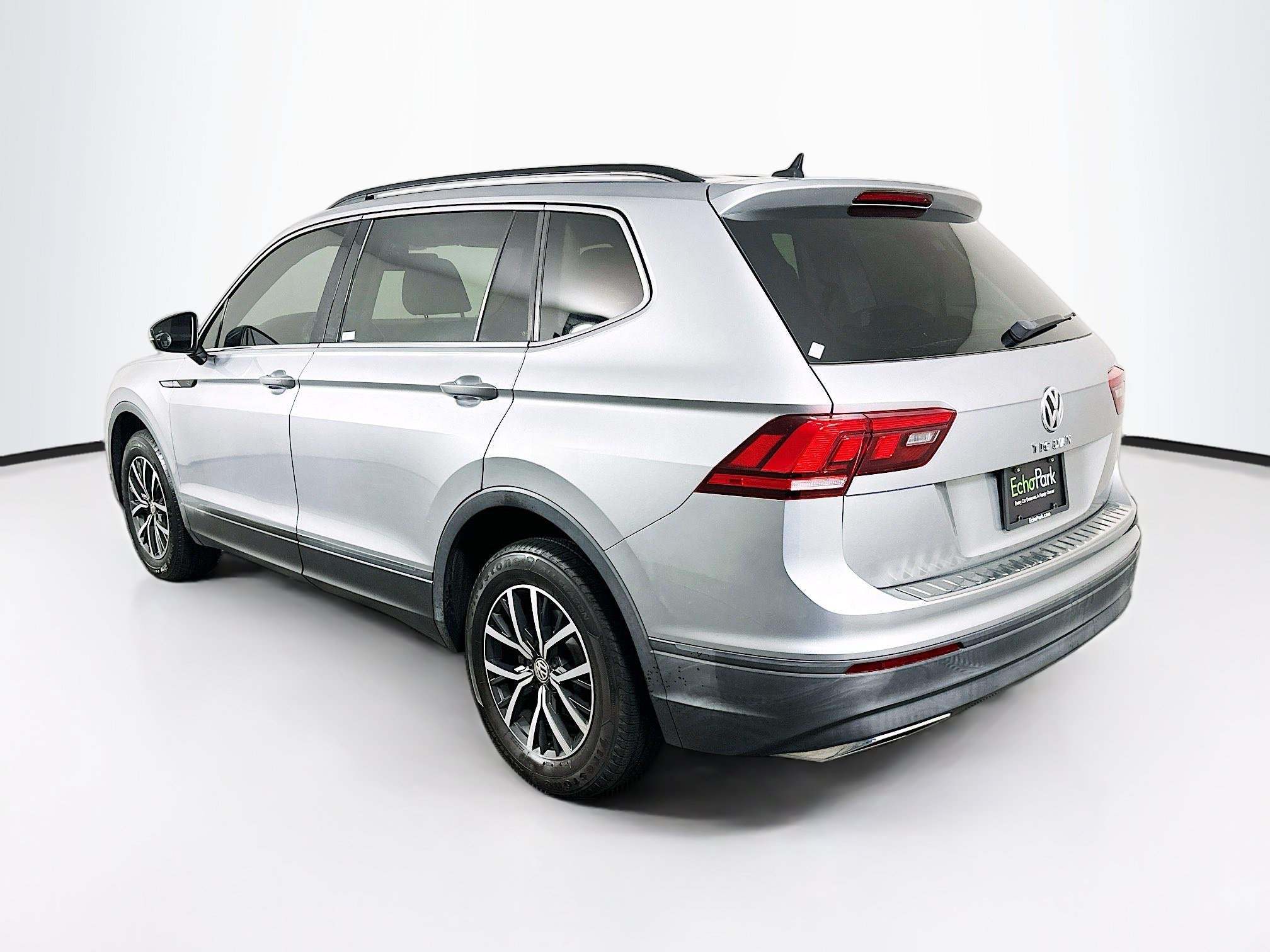 Used 2019 Volkswagen Tiguan SE w/ Panoramic Sunroof Package FWD image 5