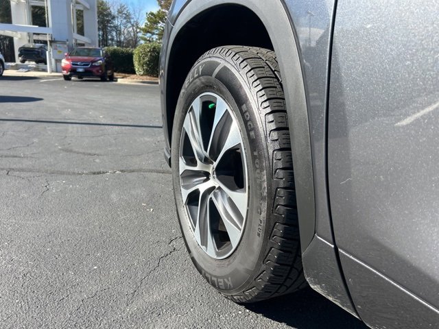 Used 2024 Toyota Highlander XLE image 11