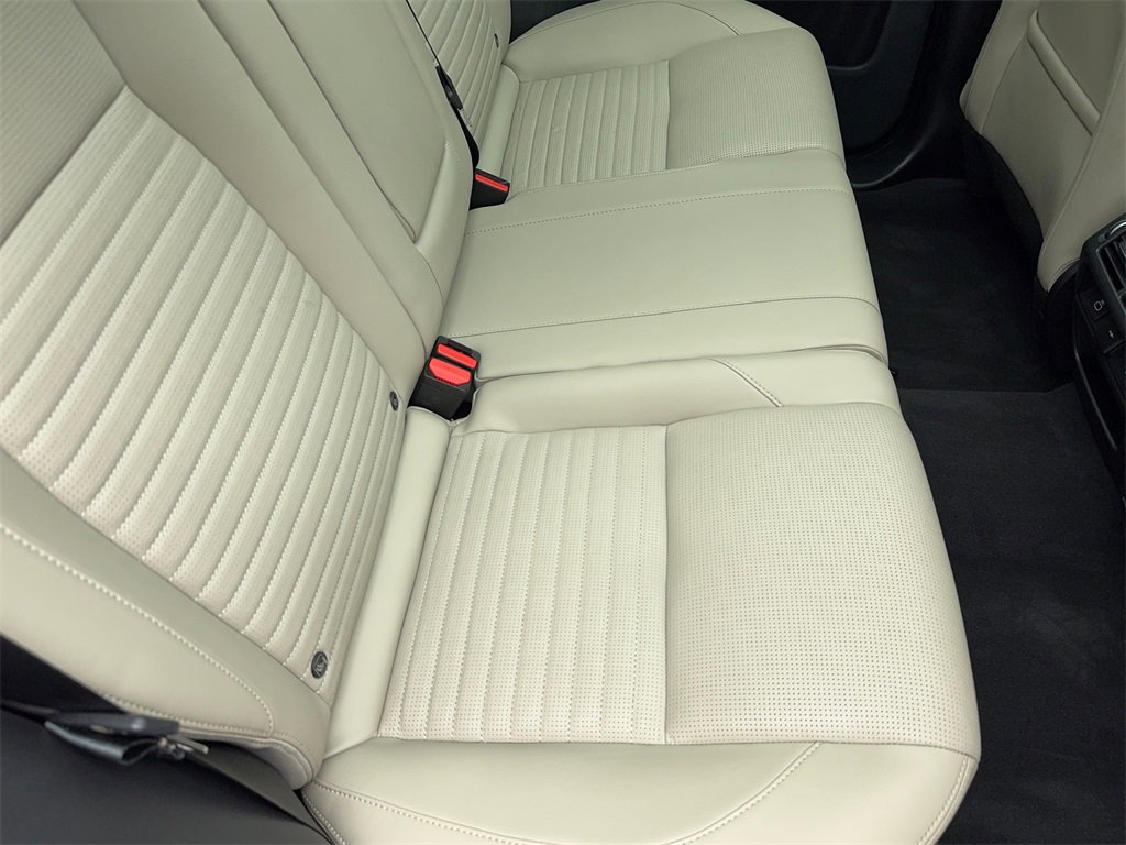 Used 2023 Land Rover Discovery Sport SE image 52