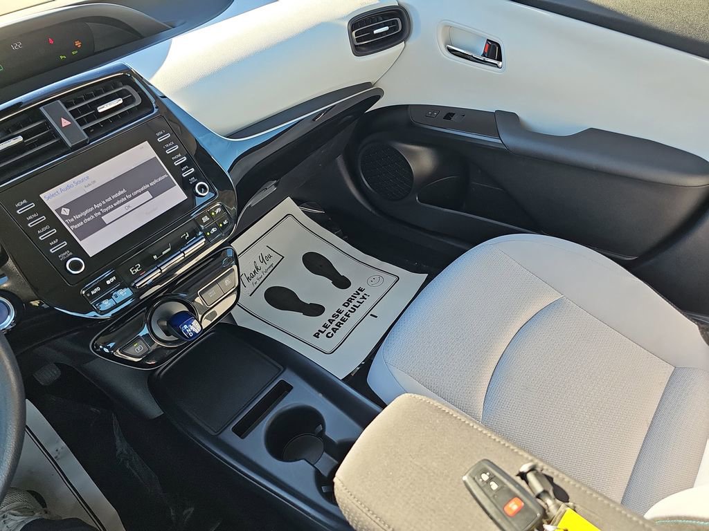 Used 2020 Toyota Prius LE image 28