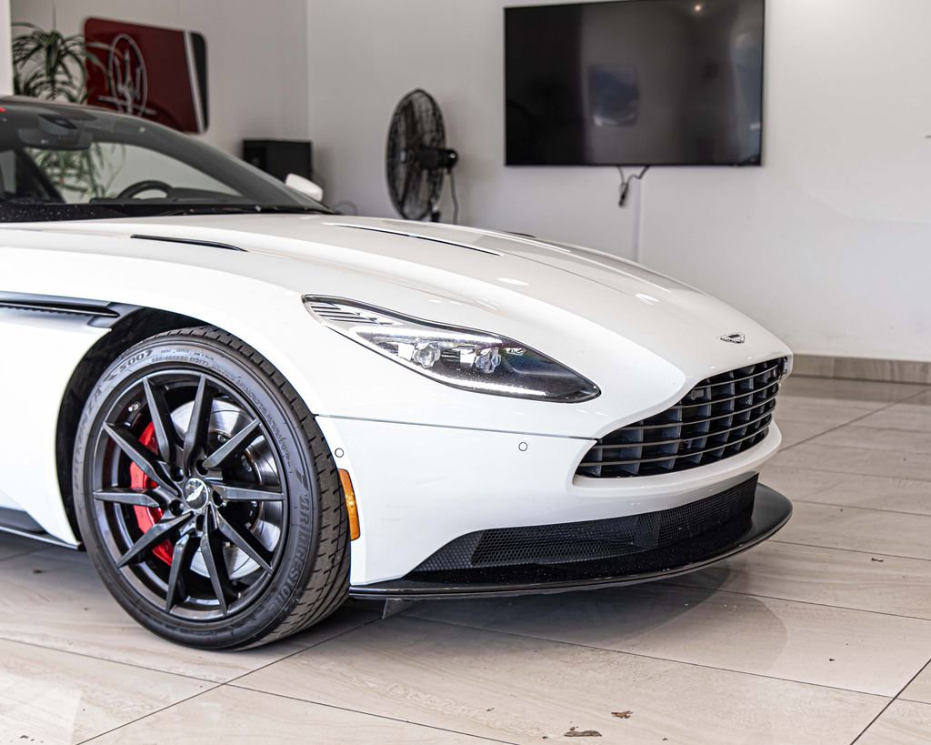 Used 2018 Aston Martin DB11 V12 image 3