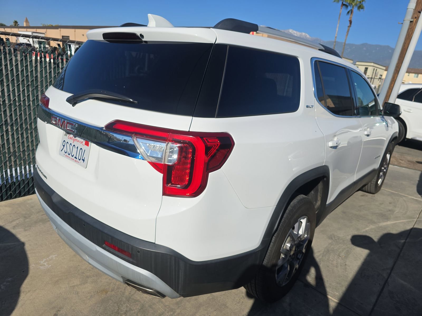 Used 2020 GMC Acadia SLT image 4
