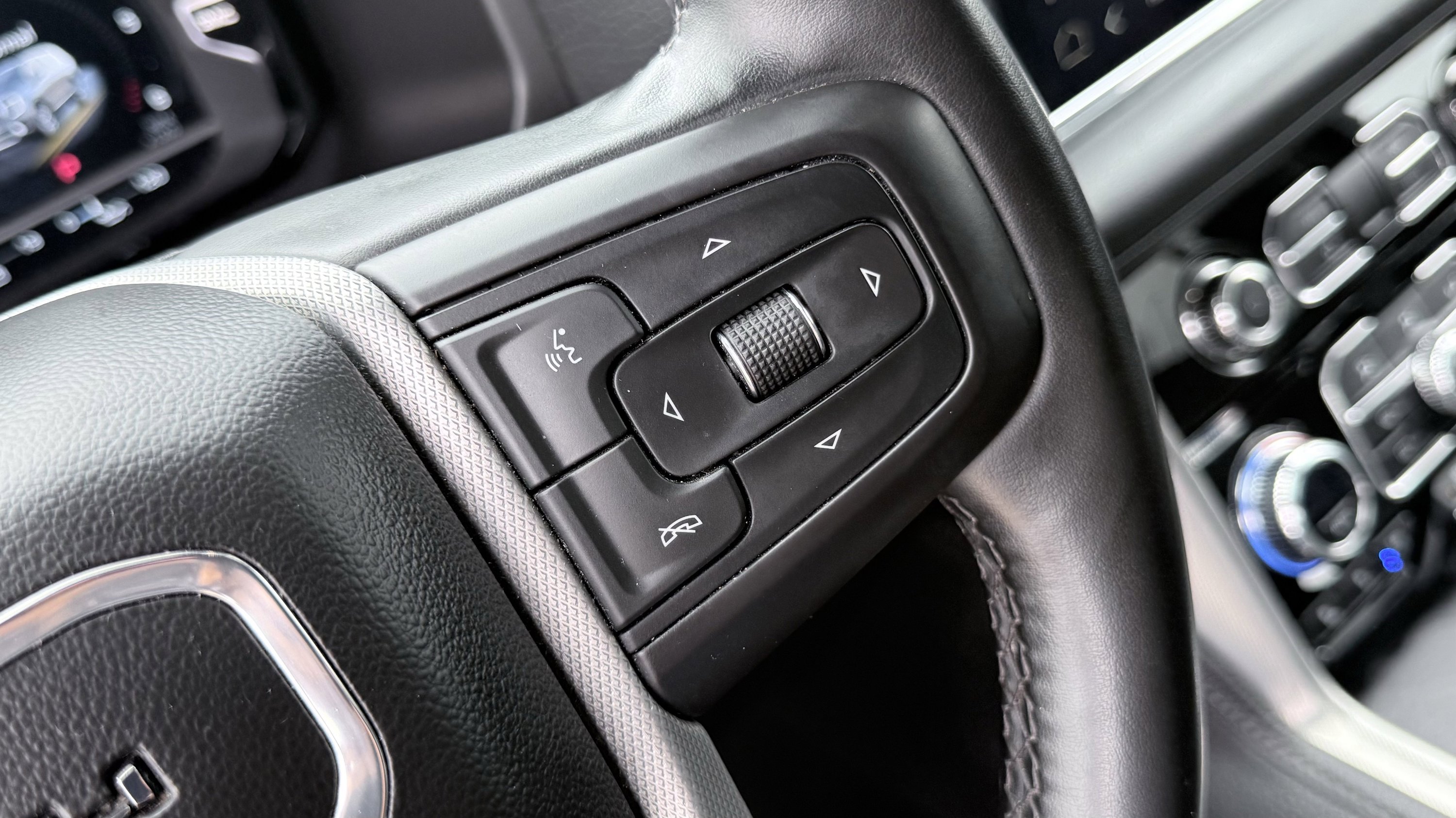 Used 2023 GMC Yukon Denali RWD image 58