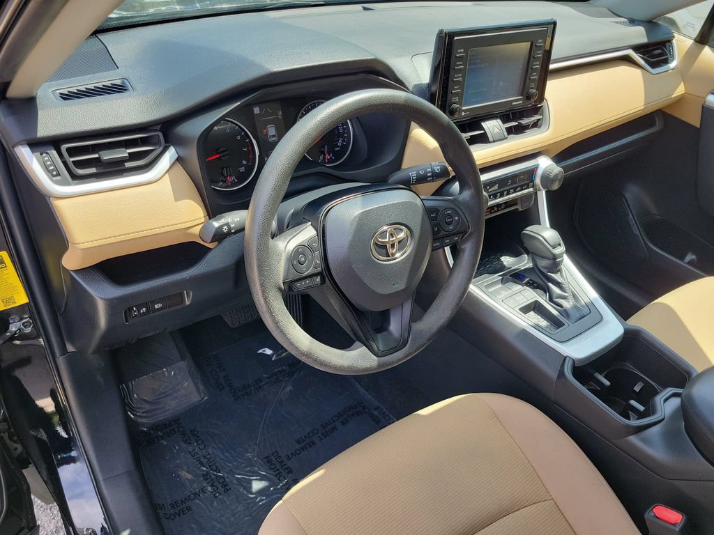 Used 2022 Toyota RAV4 LE FWD image 22
