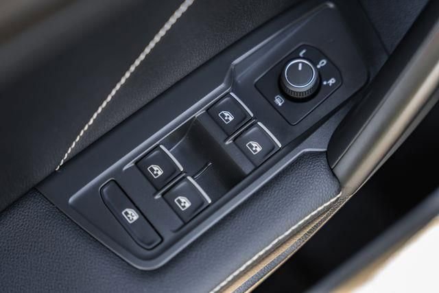 Used 2022 Volkswagen Tiguan SE w/ Panoramic Sunroof Package image 36