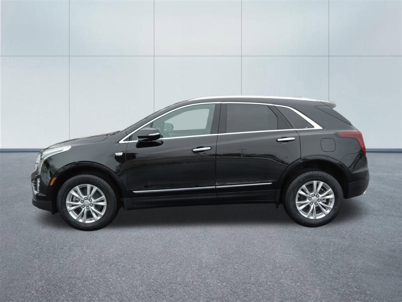 New 2026 Cadillac XT5 Luxury image 2