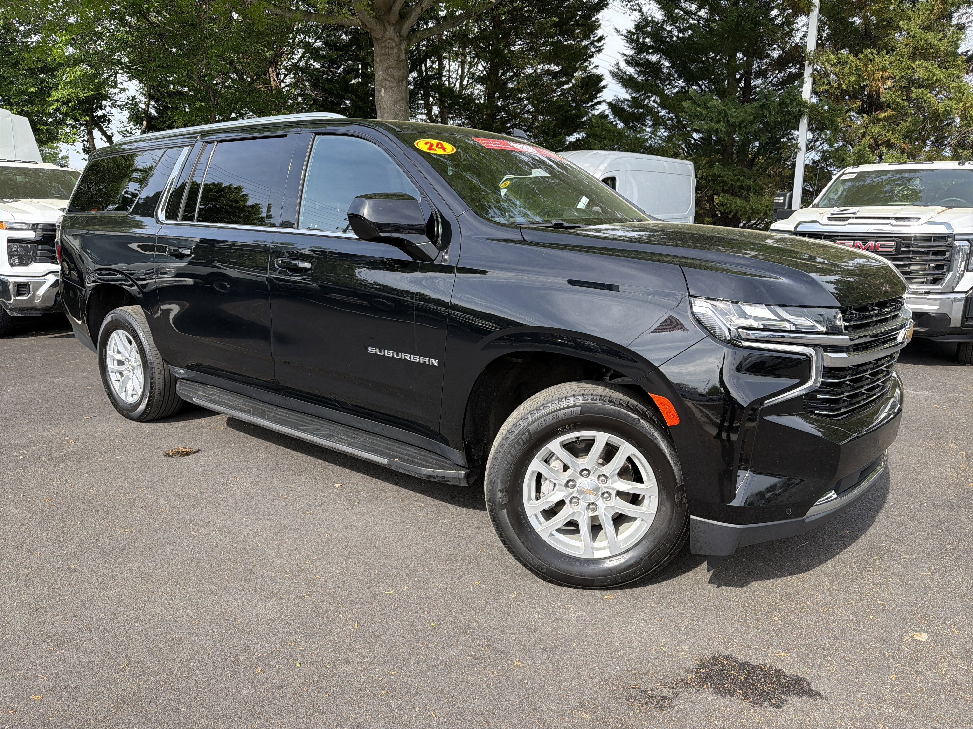 Used 2024 Chevrolet Suburban LT AWD/4WD image 2