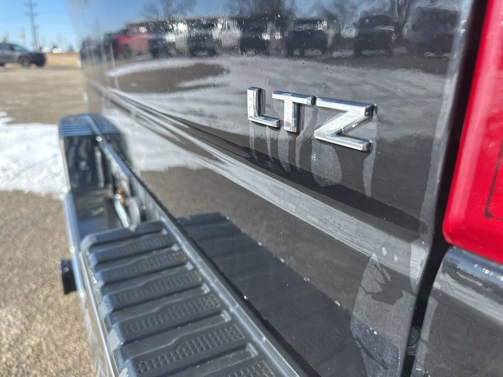 Used 2019 Chevrolet Silverado 1500 LTZ w/ LTZ Plus Package AWD/4WD image 11