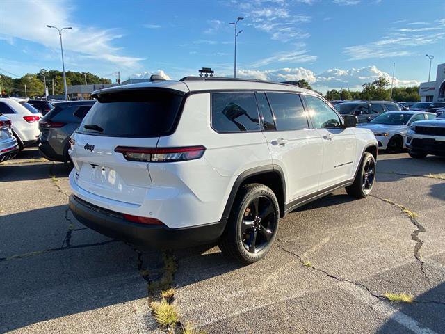 Used 2023 Jeep Grand Cherokee L Laredo image 7