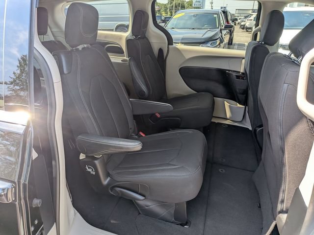 Certified 2024 Chrysler Voyager LX FWD image 32