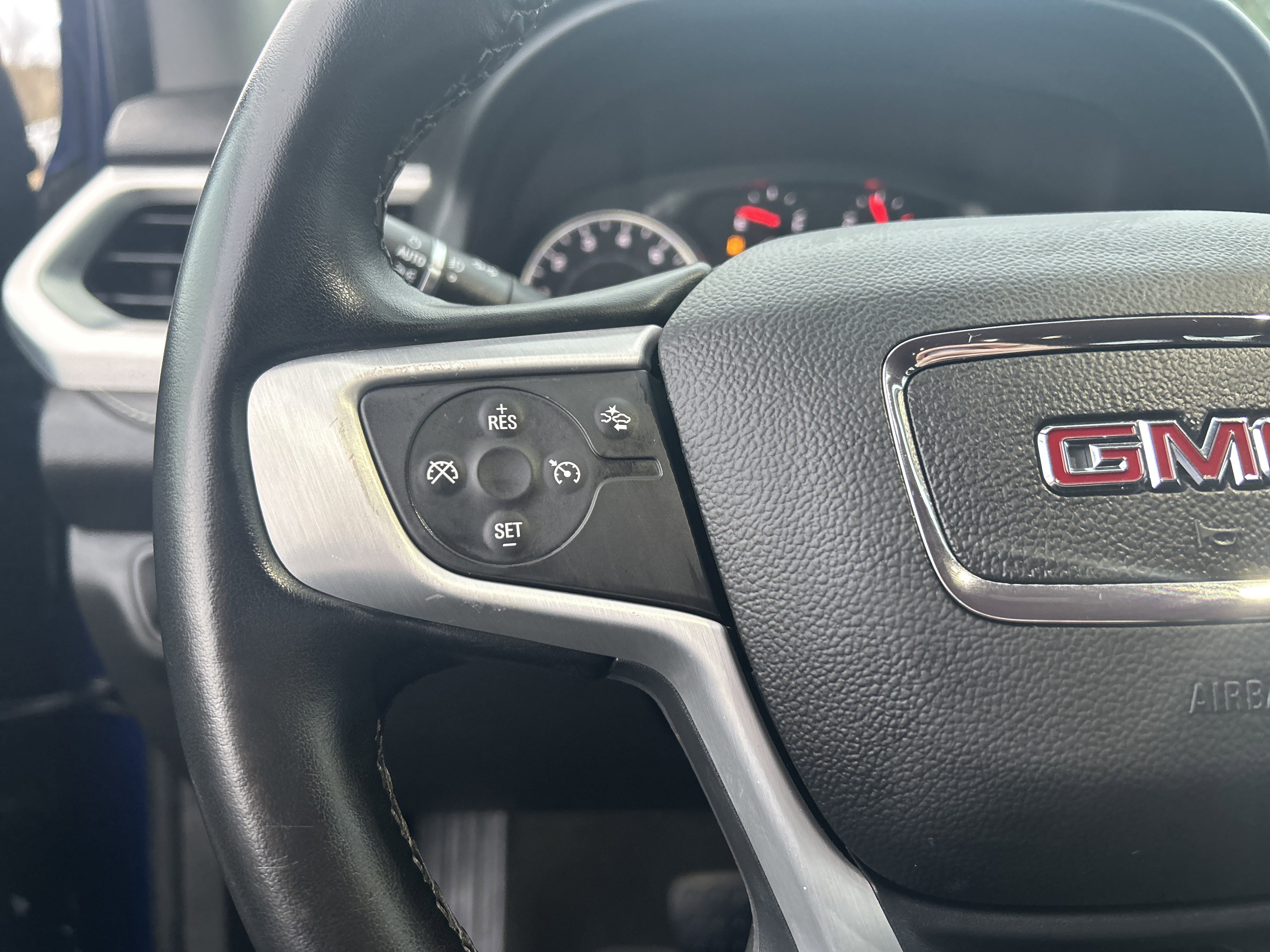 Used 2023 GMC Acadia SLT w/ Elevation Edition image 14