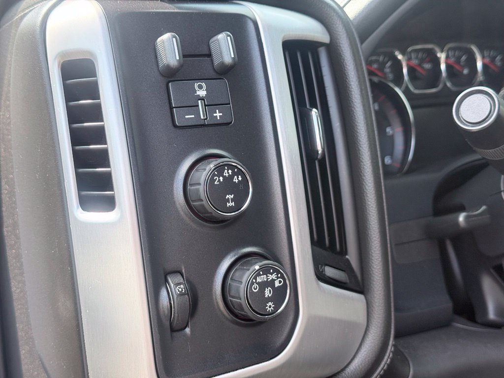 Used 2015 GMC Sierra 2500 SLE w/ SLE Preferred Package AWD/4WD image 17