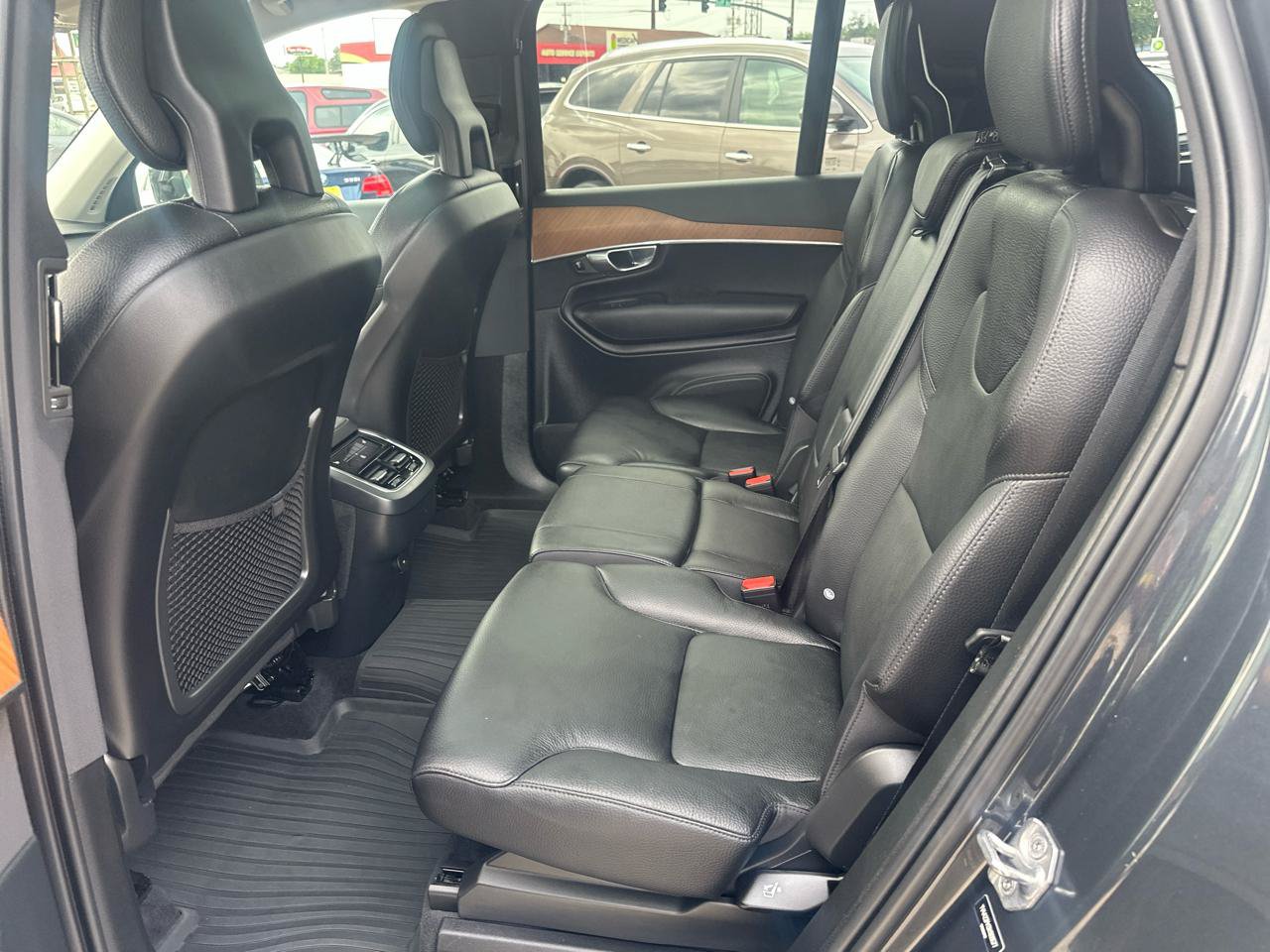 Used 2022 Volvo XC90 T6 Momentum w/ Advanced Package AWD/4WD image 17