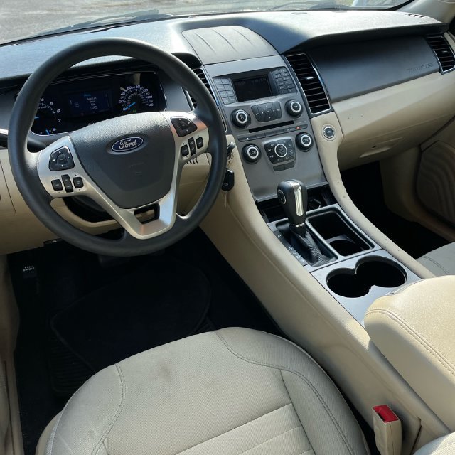 Used 2019 Ford Taurus SE FWD image 3