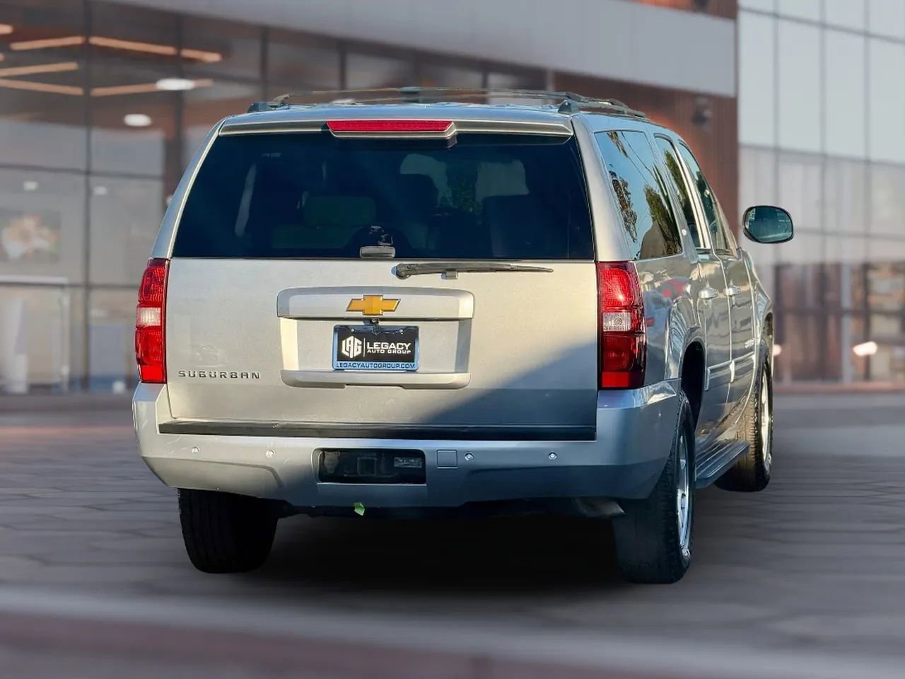 Used 2014 Chevrolet Suburban LT w/ Luxury Package image 3