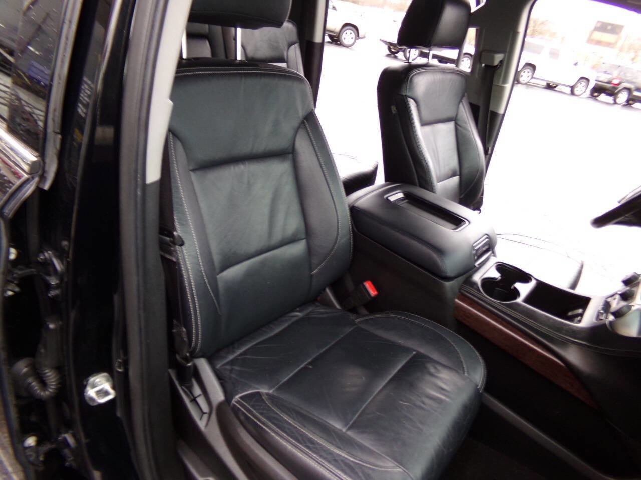 Used 2016 GMC Yukon XL SLE image 28