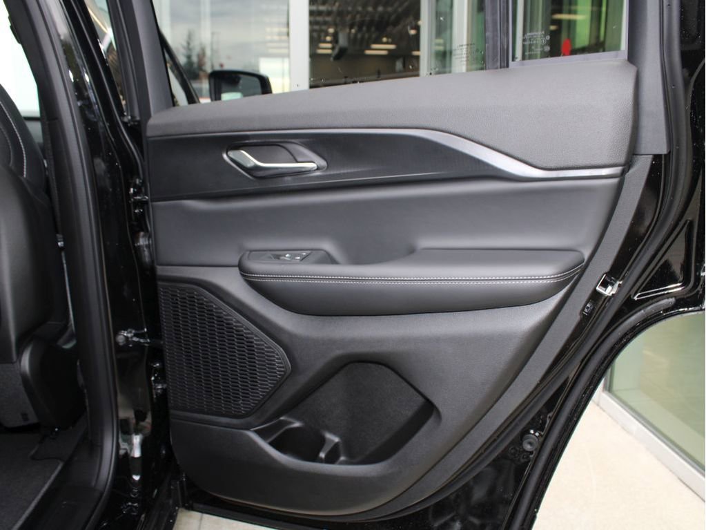 New 2025 Jeep Grand Cherokee Laredo X w/ Luxury Tech Group I image 31