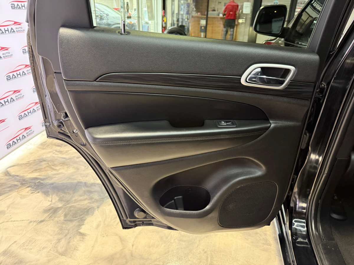 Used 2021 Jeep Grand Cherokee Laredo X AWD/4WD image 38