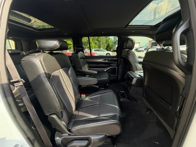 Used 2023 Jeep Wagoneer Series II AWD/4WD image 12