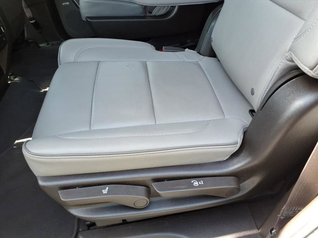 Used 2024 GMC Yukon SLT AWD/4WD image 21