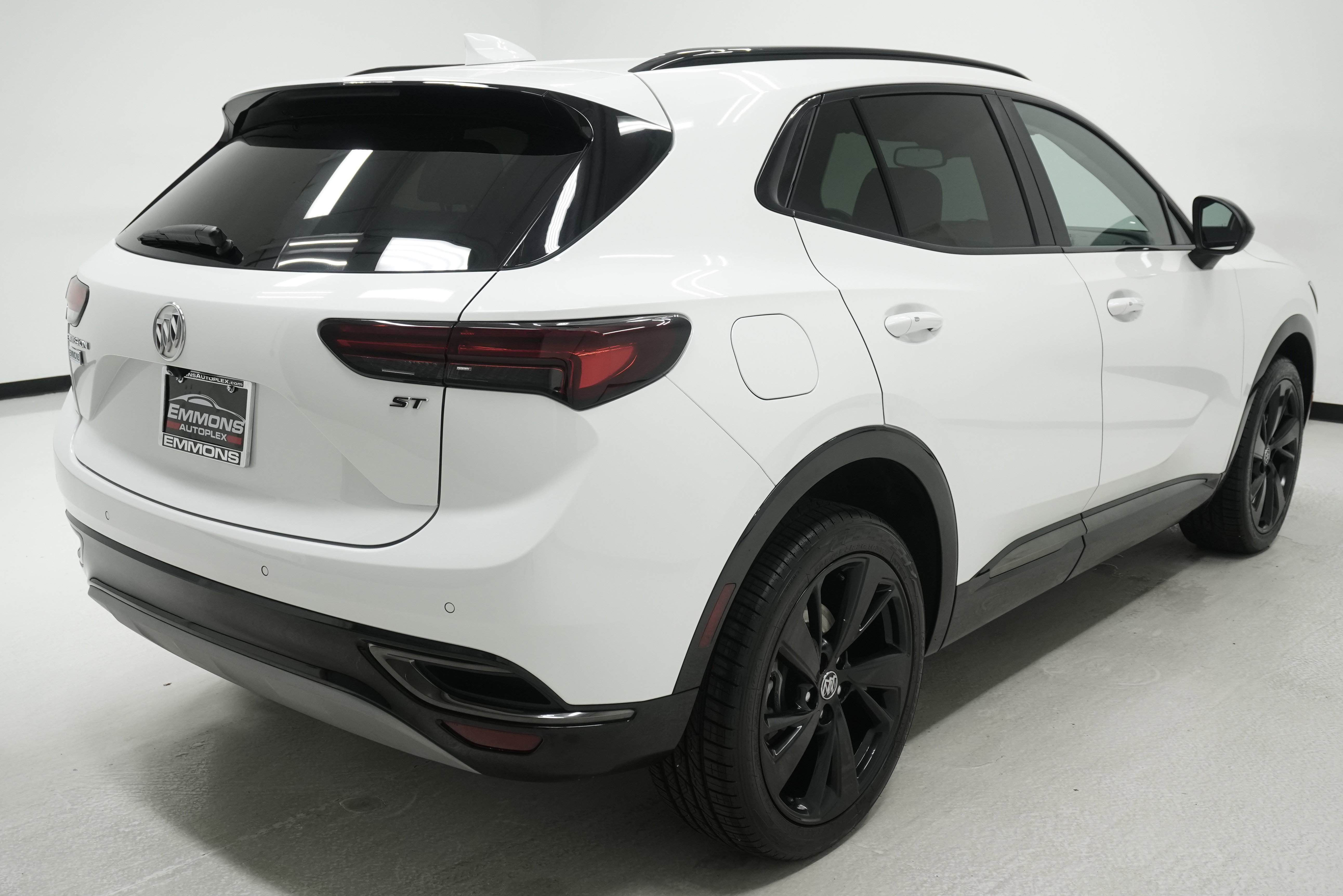 Used 2023 Buick Envision Essence w/ Sport Touring Package FWD image 4
