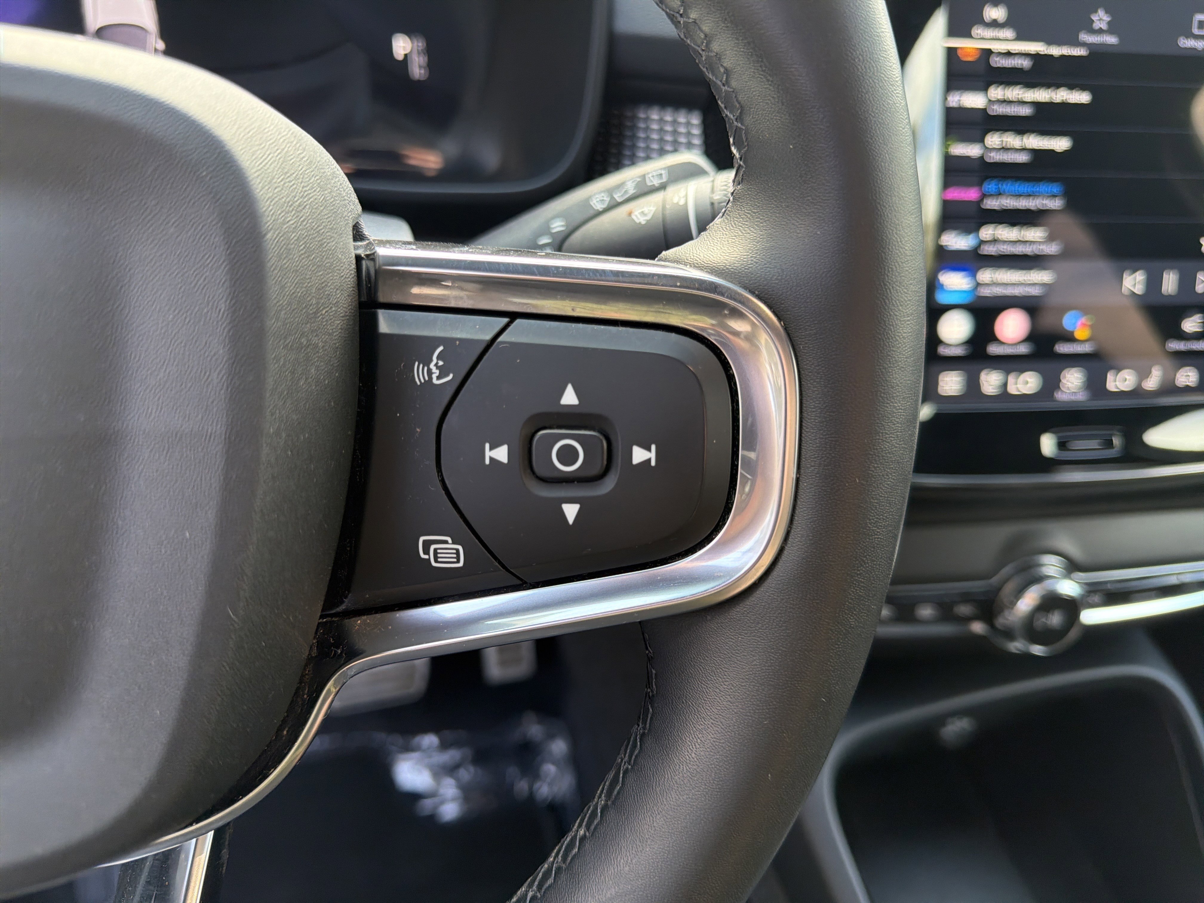 Certified 2022 Volvo XC40 P8 Recharge Plus image 20