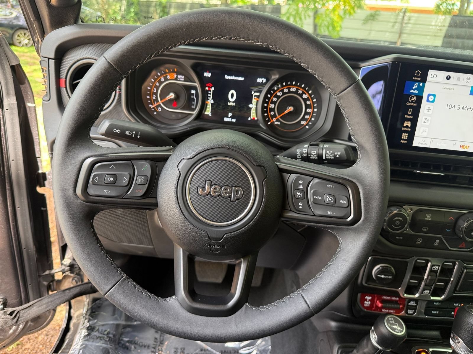 Used 2026 Jeep Wrangler Unlimited Rubicon AWD/4WD image 22
