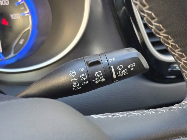 Used 2023 Chrysler Pacifica Touring-L image 39