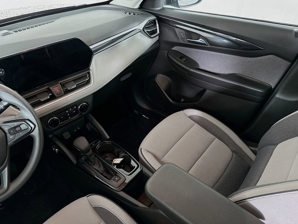 Used 2024 Chevrolet TrailBlazer LS w/ LS Convenience Package image 29