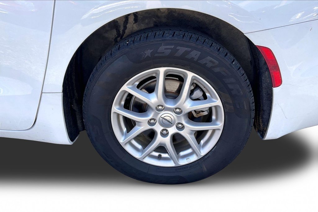 Used 2025 Chrysler Pacifica Select FWD image 29