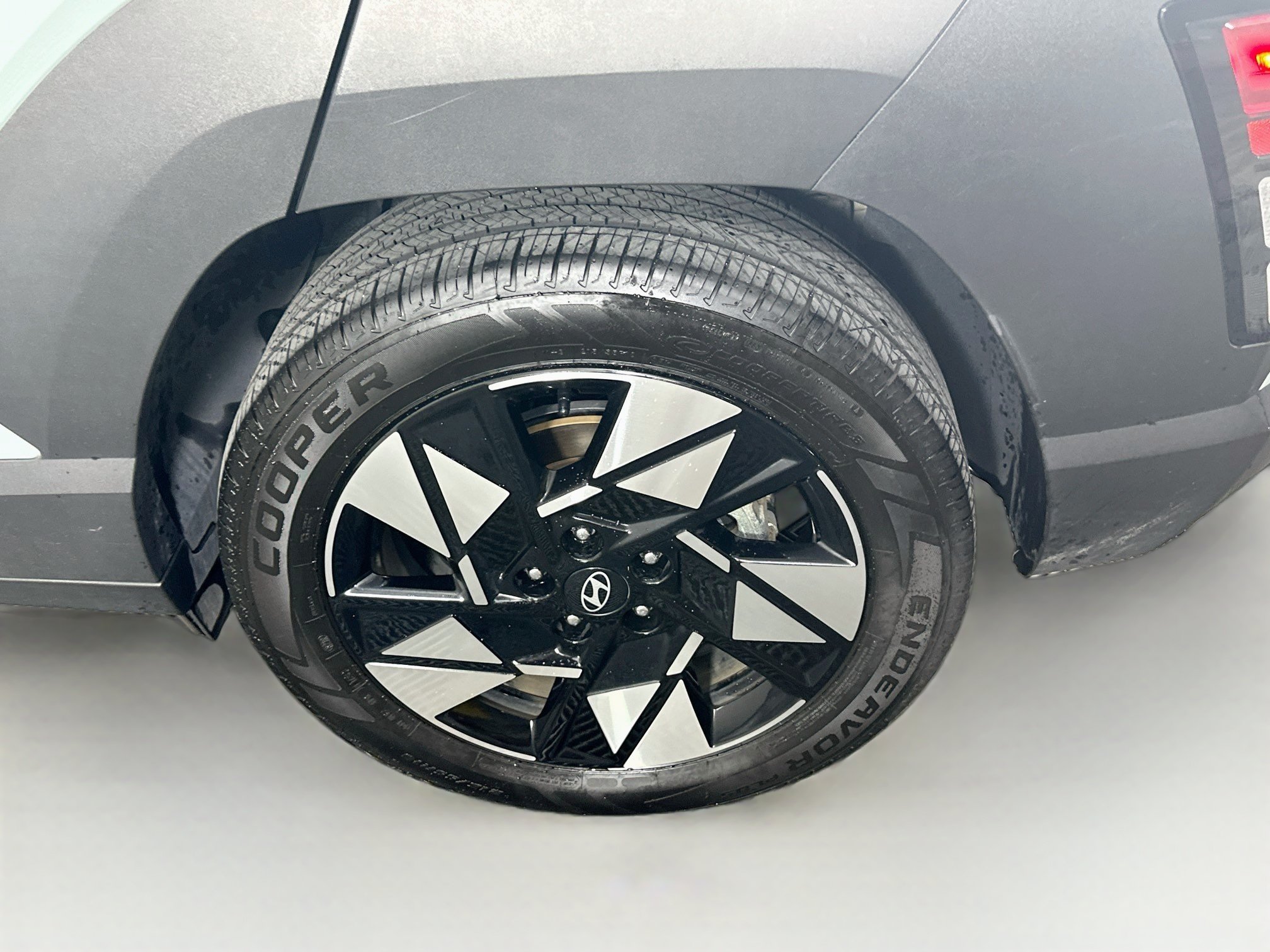 Used 2025 Hyundai Kona SEL FWD image 11