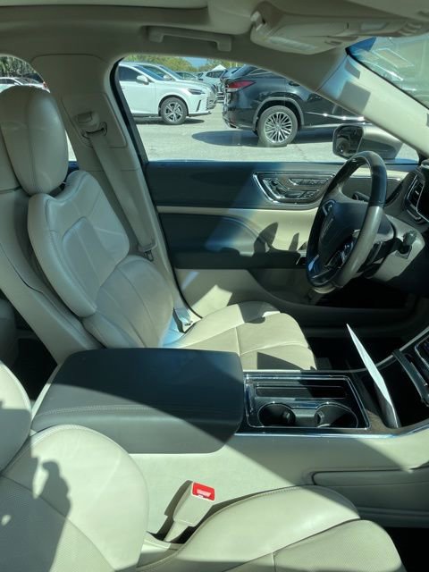 Used 2019 Lincoln Continental Select image 8