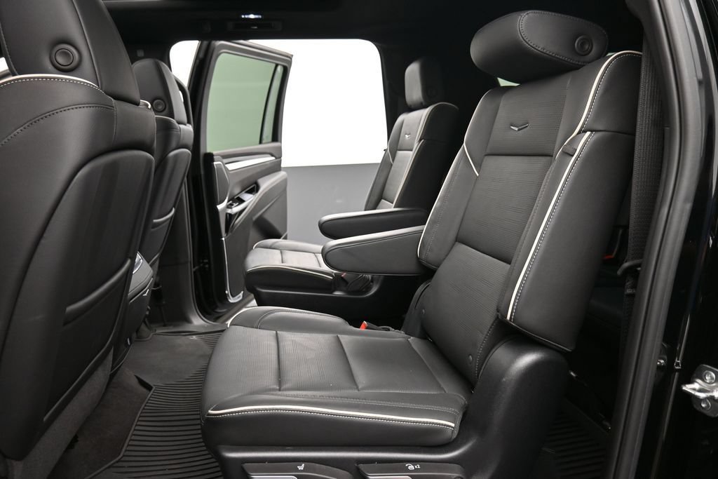 Used 2025 Cadillac Escalade ESV Sport w/ Touring Package AWD/4WD image 15
