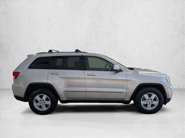 Used 2011 Jeep Grand Cherokee Laredo AWD/4WD image 4
