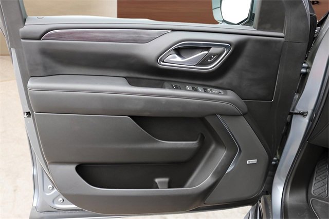 Used 2022 GMC Yukon XL SLT w/ SLT Luxury Package image 9