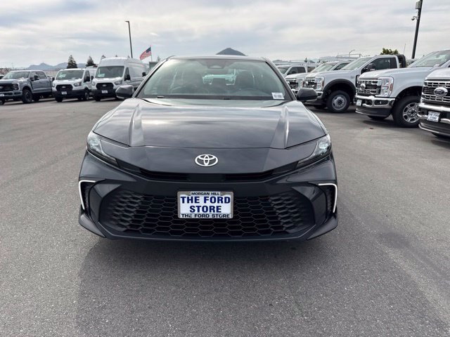 Used 2025 Toyota Camry SE FWD image 3