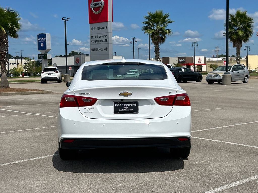 Used 2025 Chevrolet Malibu LT FWD image 4