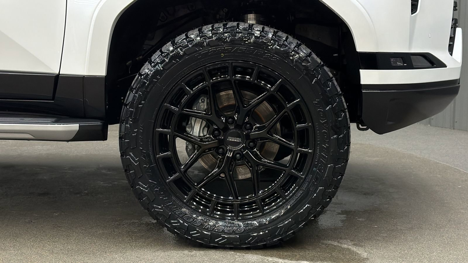 Used 2025 Lexus GX 550 w/ Accessory Package (Z1) image 9