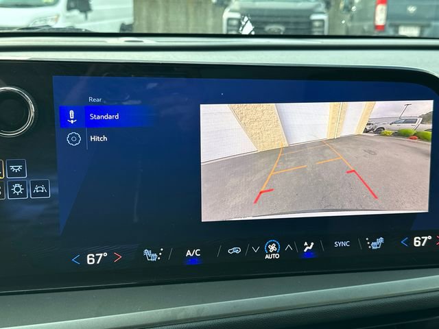 Used 2025 Chevrolet Traverse LT image 33