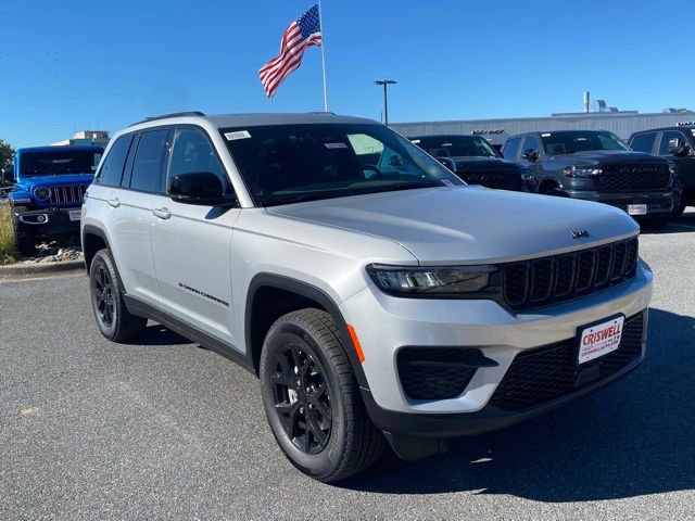 New 2025 Jeep Grand Cherokee Altitude AWD/4WD image 2