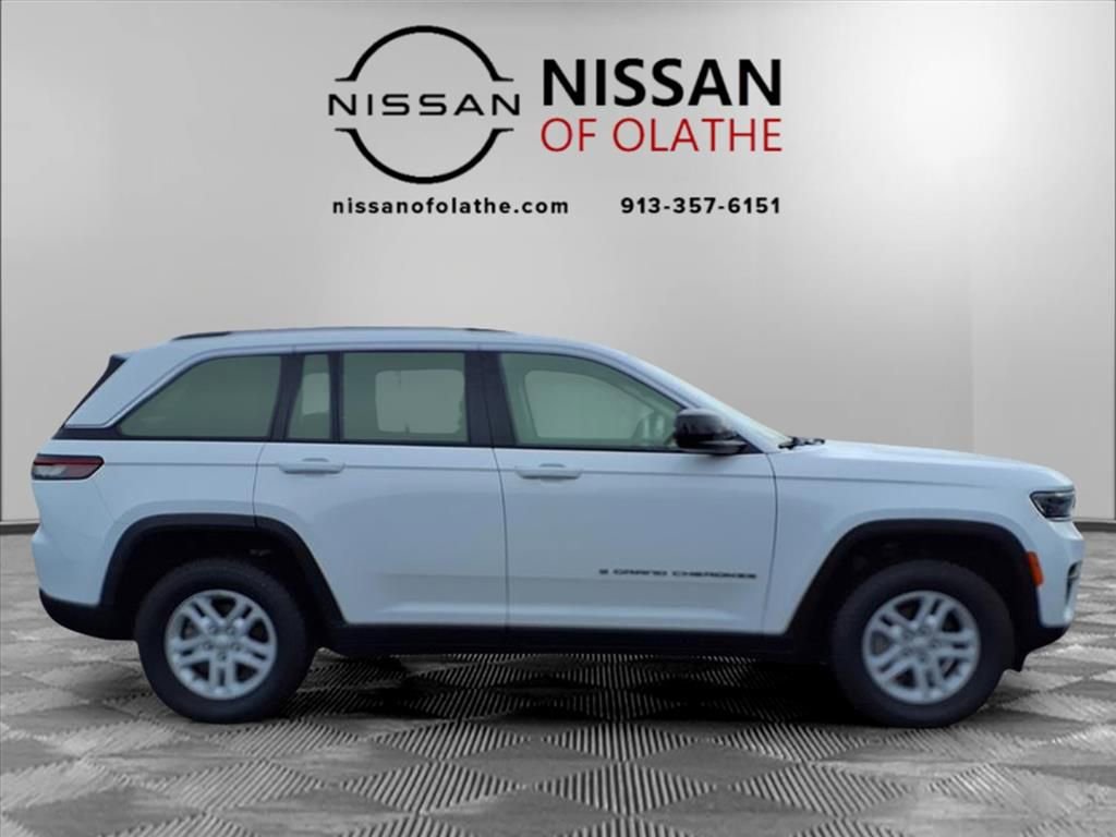 Used 2023 Jeep Grand Cherokee Laredo image 28