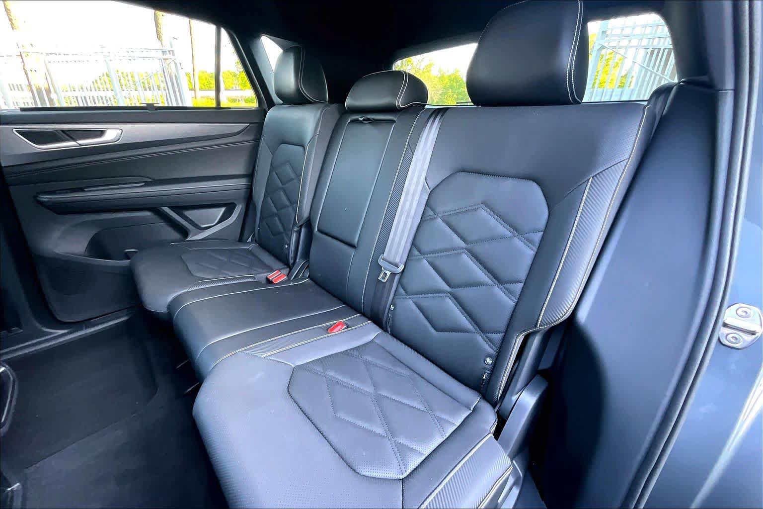 Used 2025 Volkswagen Atlas Cross Sport SE FWD image 20