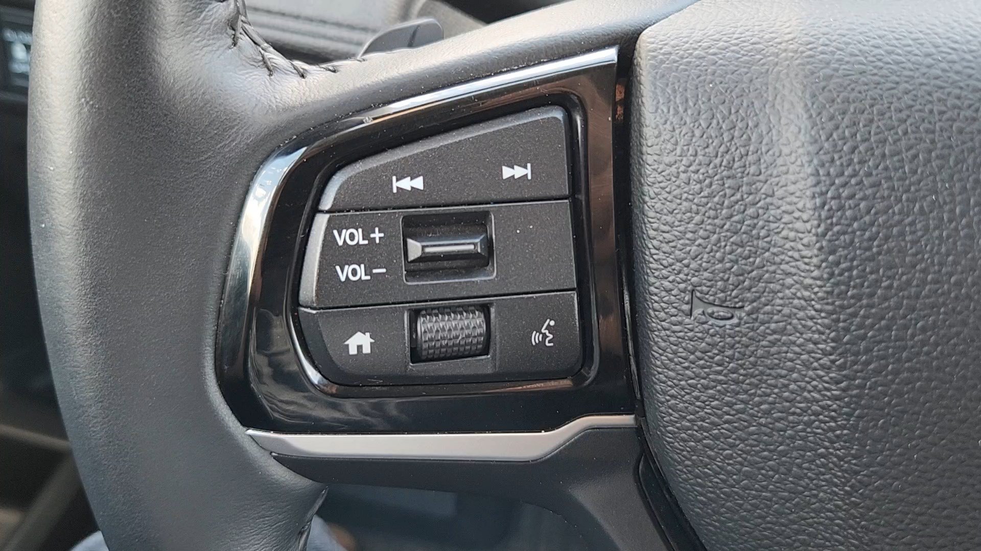 Used 2025 Honda Odyssey Touring image 13