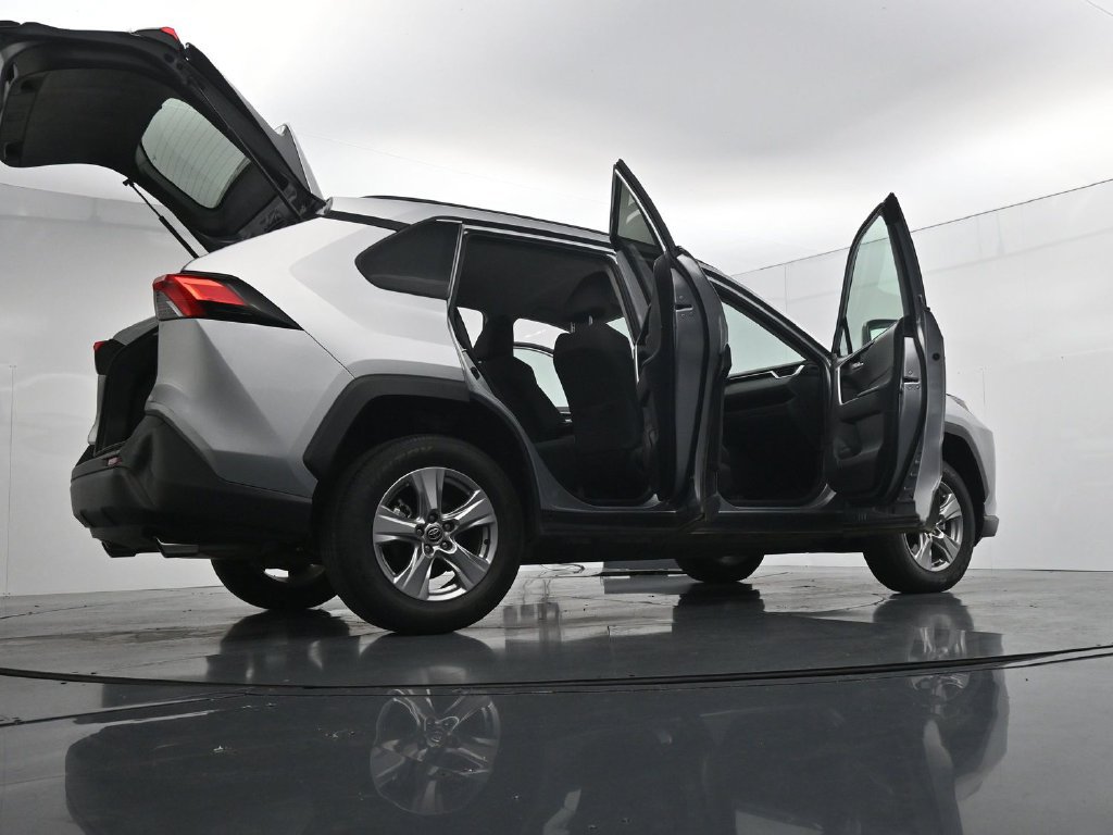 Used 2025 Toyota RAV4 XLE AWD/4WD image 29