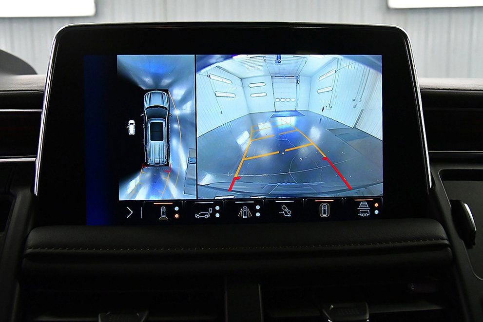 Used 2024 Chevrolet Suburban High Country AWD/4WD image 23