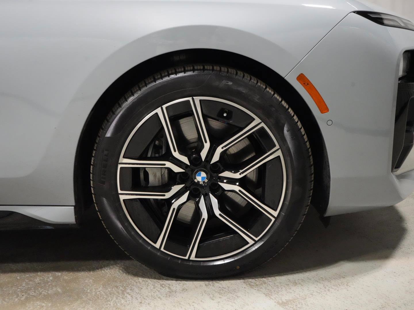 Certified 2023 BMW 760i xDrive w/ Parking Assistance Package image 37