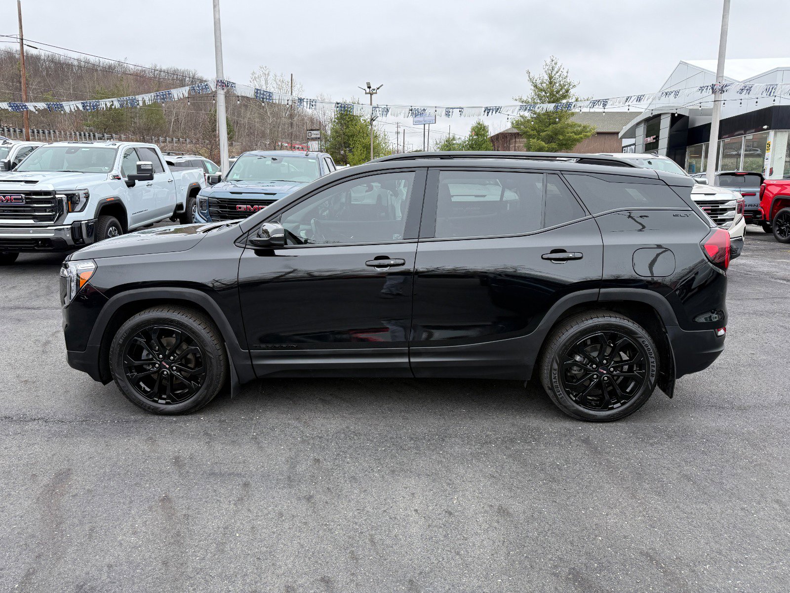 Used 2022 GMC Terrain SLT w/ Elevation Edition image 2