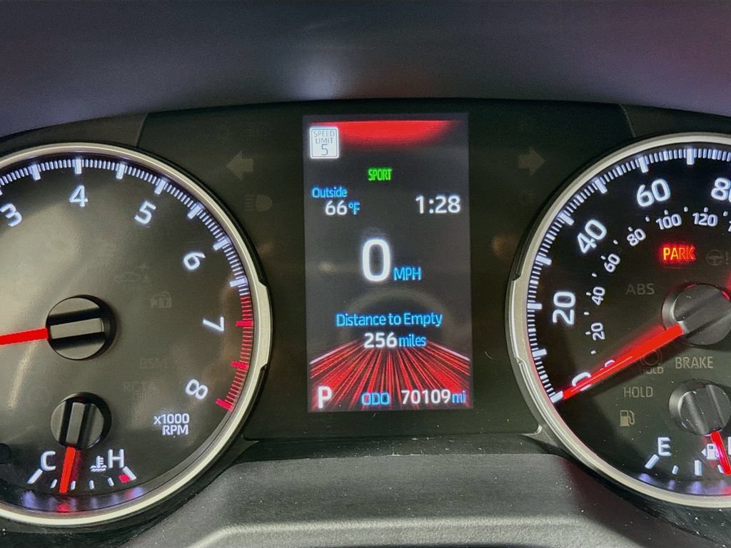 Used 2021 Toyota RAV4 LE AWD/4WD image 27