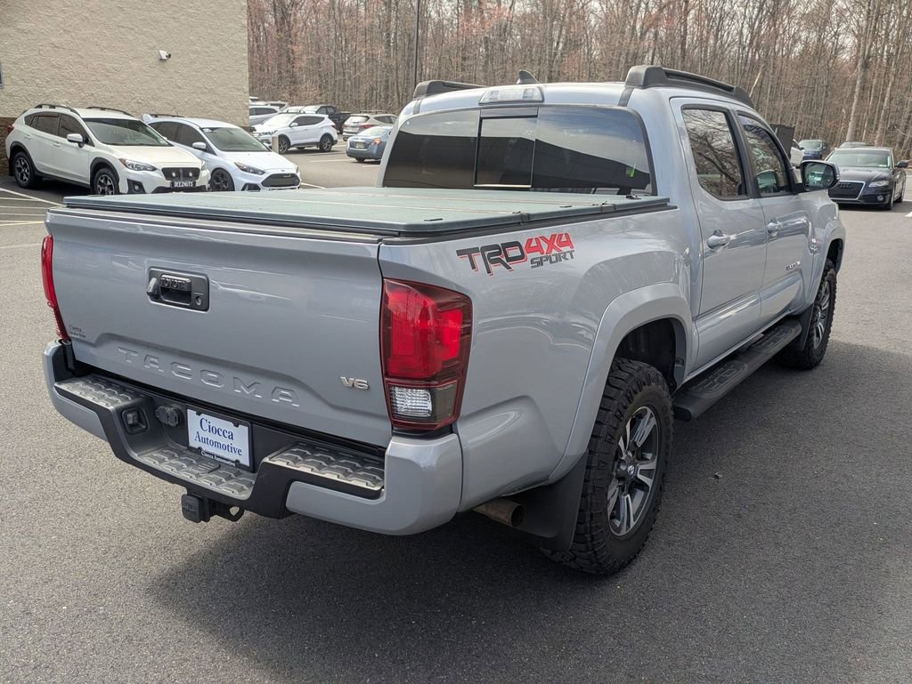 Used 2018 Toyota Tacoma TRD Sport AWD/4WD image 5