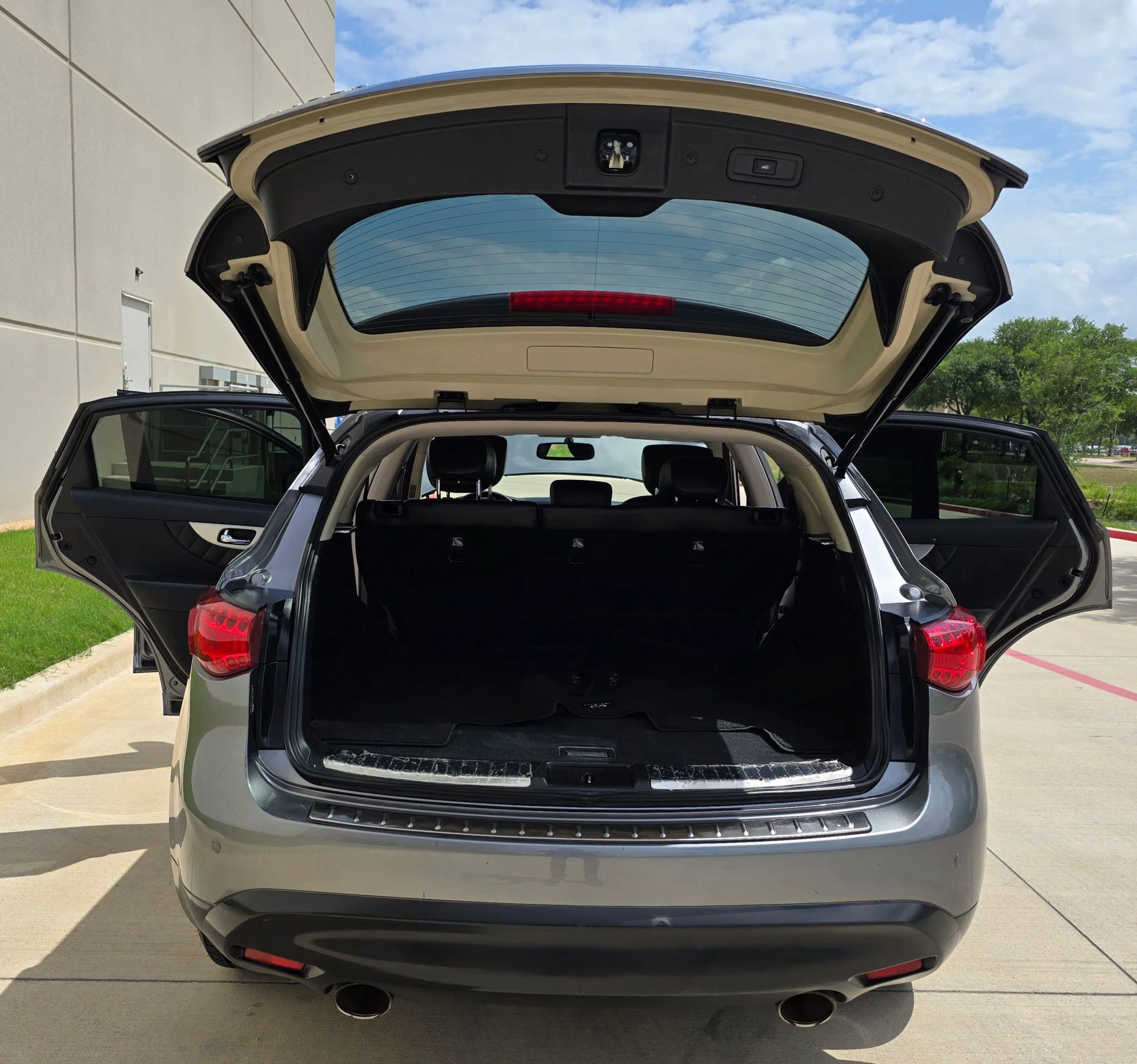 Used 2015 INFINITI QX70 2WD w/ Premium Package image 11